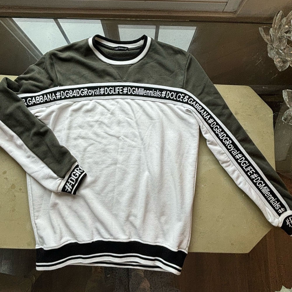 Dolce & Gabana authentic sweatshirt size S mens fits like a medium in women’s.